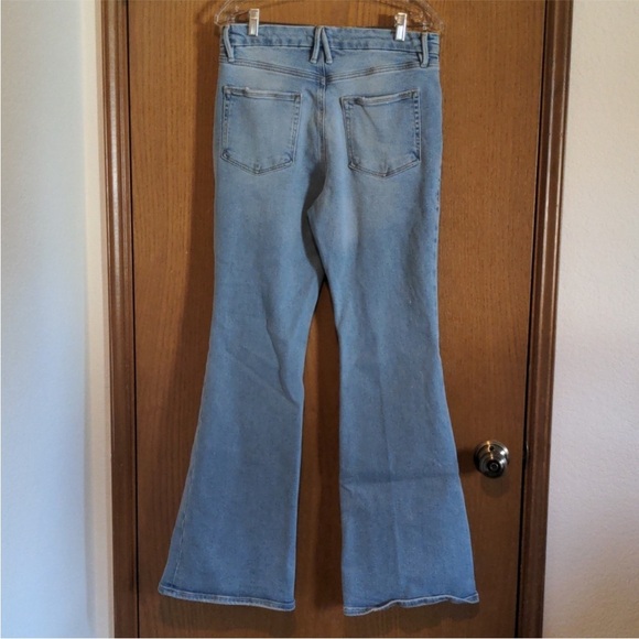 🍀🔥Good American - Light Wash Good Legs Flare - 10/30 - Picture 2 of 6